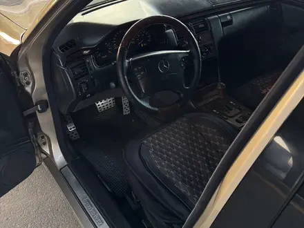 Mercedes-Benz E 320 1999 года за 3 300 000 тг. в Алматы – фото 11