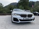 BMW 525 2022 года за 17 300 000 тг. в Алматы – фото 3