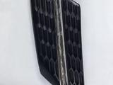 Накладка на решетку радиатора RAV4 Original за 444 тг. в Алматы – фото 3