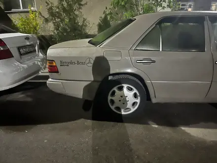 Mercedes-Benz E 230 1991 года за 800 000 тг. в Алматы – фото 4