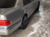 Mercedes-Benz E 230 1997 годаүшін1 800 000 тг. в Усть-Каменогорск – фото 3