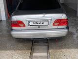 Mercedes-Benz E 230 1997 годаүшін1 800 000 тг. в Усть-Каменогорск – фото 2