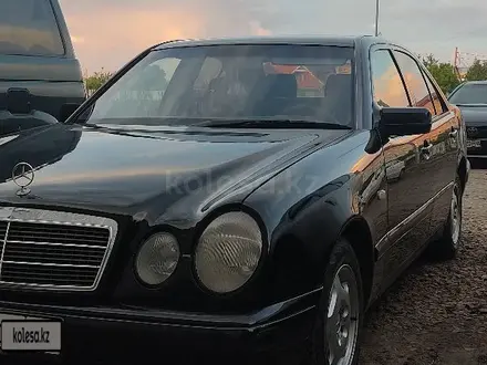 Mercedes-Benz E 200 1998 года за 2 300 000 тг. в Петропавловск