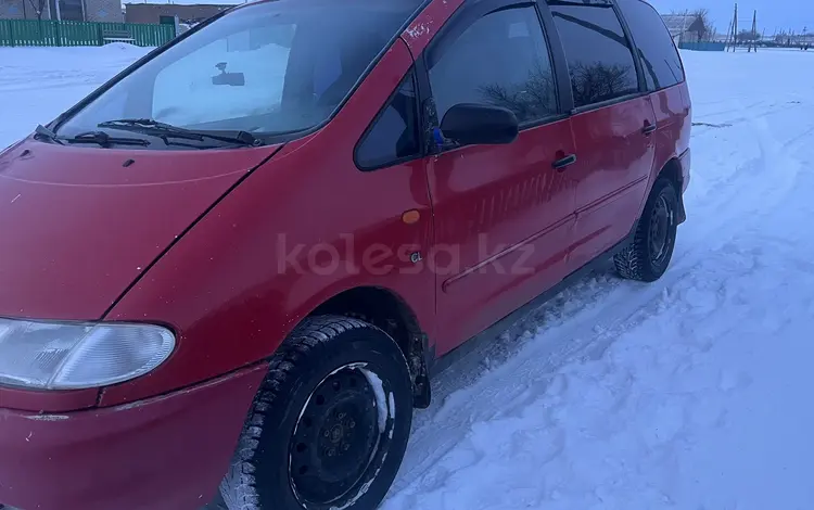 Volkswagen Sharan 1997 годаfor1 200 000 тг. в Уральск