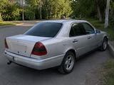Mercedes-Benz C 180 1994 годаүшін850 000 тг. в Караганда – фото 3