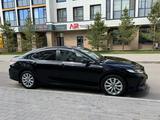 Toyota Camry 2018 года за 12 800 000 тг. в Астана – фото 4