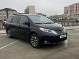 Toyota Sienna 2018 года за 16 000 000 тг. в Атырау