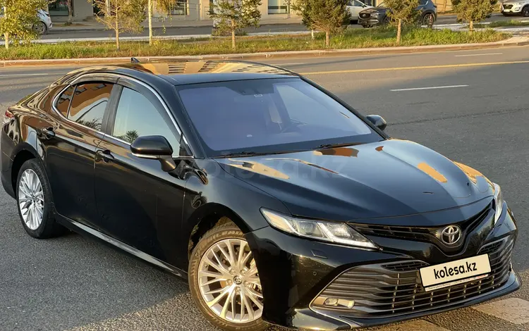 Toyota Camry 2018 года за 11 400 000 тг. в Астана