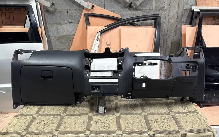 Торпеда, панель нижняя на тойота ипсум за 25 000 тг. в Алматы