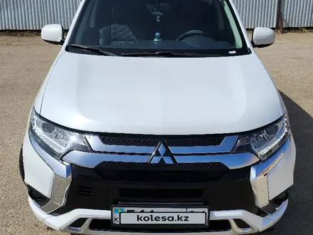 Mitsubishi Outlander 2022 года за 11 800 000 тг. в Актобе – фото 3