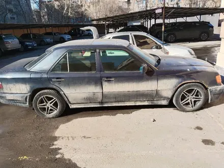 Mercedes-Benz E 200 1994 года за 1 800 000 тг. в Павлодар – фото 2
