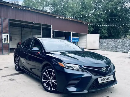 Toyota Camry 2018 года за 11 800 000 тг. в Алматы