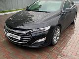 Chevrolet Malibu 2020 года за 12 500 000 тг. в Караганда – фото 2