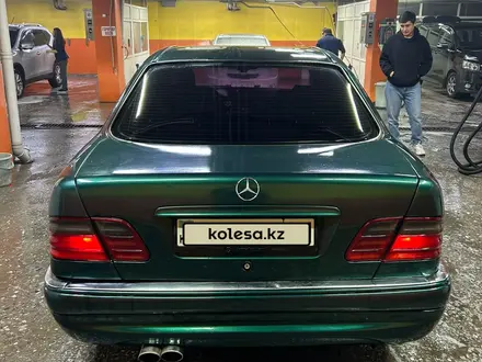 Mercedes-Benz E 320 1996 года за 2 700 000 тг. в Астана – фото 3