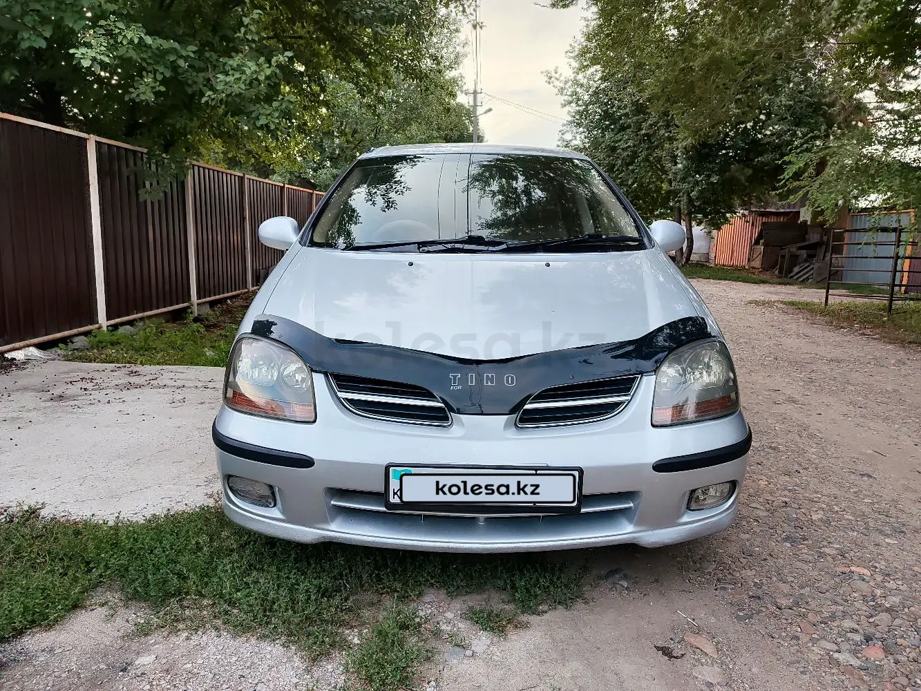 Nissan Tino, 1998