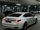 Lexus ES 300h 2019 годаүшін20 900 000 тг. в Алматы – фото 3