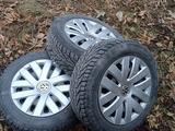 Комплект зимних шин с родными дисками на Volkswagen за 100 000 тг. в Семей – фото 4