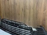 Решетка бампера Toyota Camry 70/75 оригинал за 110 000 тг. в Алматы – фото 4