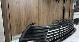 Решетка бампера Toyota Camry 70/75 оригинал за 110 000 тг. в Алматы – фото 3