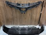 Решетка бампера Toyota Camry 70/75 оригинал за 110 000 тг. в Алматы – фото 2
