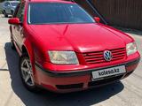 Volkswagen Golf 2002 годаүшін2 400 000 тг. в Алматы