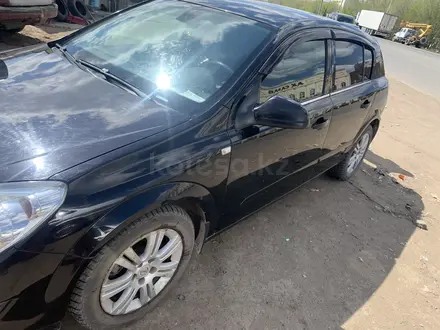 Opel Astra 2010 года за 3 000 000 тг. в Уральск – фото 2