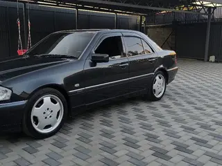 Mercedes-Benz C 240