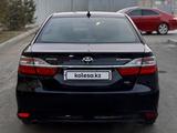 Toyota Camry 2015 года за 8 800 000 тг. в Уральск – фото 4