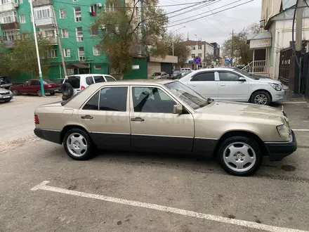 Mercedes-Benz E 220 1992 года за 2 900 000 тг. в Кызылорда – фото 15