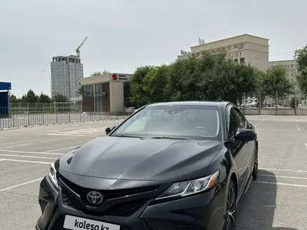 Toyota Camry 2017 года за 11 800 000 тг. в Шымкент