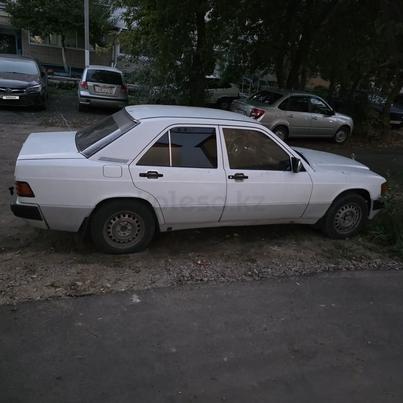 Mercedes-Benz 190, 1990