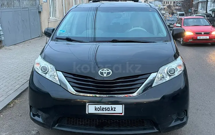 Toyota Sienna 2014 года за 7 900 000 тг. в Атырау