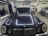 Mercedes-Benz E 320 1999 года за 2 500 000 тг. в Семей