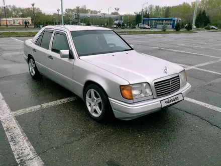Mercedes-Benz E 220 1993 года за 2 450 000 тг. в Усть-Каменогорск – фото 10