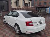Skoda Octavia 2018 года за 3 500 000 тг. в Атырау – фото 2