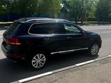 Volkswagen Touareg 2012 года за 12 000 000 тг. в Костанай – фото 2