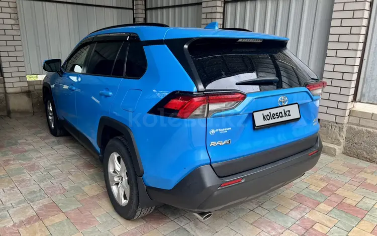 Toyota RAV4 2020 года за 12 900 000 тг. в Актобе