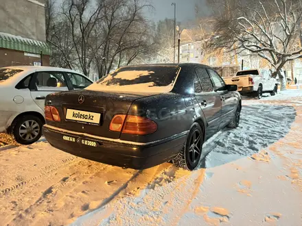 Mercedes-Benz E 230 1997 года за 2 550 000 тг. в Темиртау – фото 2