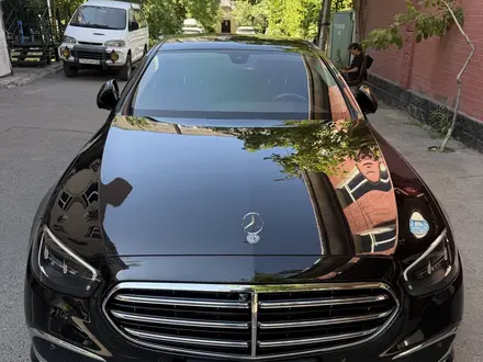 Mercedes-Benz E 300 2023 года за 26 350 000 тг. в Алматы – фото 3