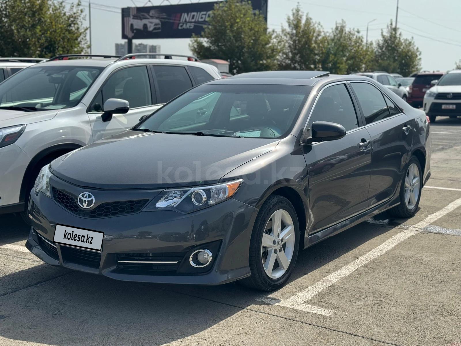 Toyota Camry 2013 г.