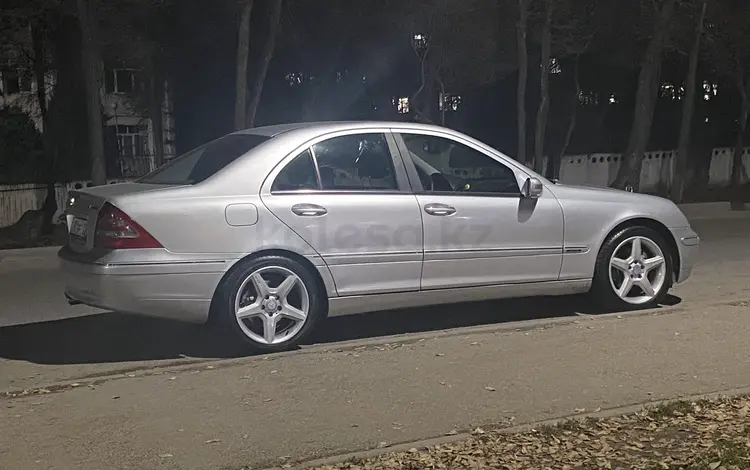 Mercedes-Benz C 320 2003 годаfor4 000 000 тг. в Алматы