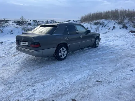 Mercedes-Benz E 200 1990 года за 1 450 000 тг. в Караганда – фото 2