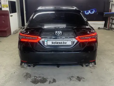 Toyota Camry 2018 года за 12 200 000 тг. в Астана – фото 4