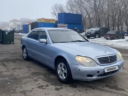 Mercedes-Benz S 320 1999 года за 2 600 000 тг. в Астана – фото 17