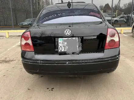 Volkswagen Passat 2002 года за 1 400 000 тг. в Уральск – фото 2
