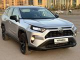 Toyota RAV4 2022 года за 15 800 000 тг. в Астана – фото 3