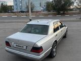 Mercedes-Benz E 280 1993 годаүшін2 200 000 тг. в Сатпаев – фото 5