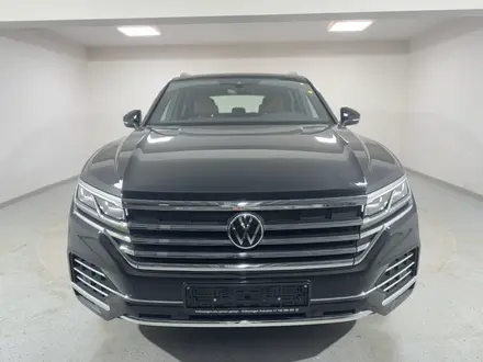 Volkswagen Touareg 2022 года за 26 800 000 тг. в Костанай – фото 2