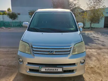 Toyota Noah 2005 года за 4 100 000 тг. в Жанаозен – фото 9