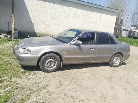 Hyundai Sonata 1998 года за 1 000 000 тг. в Узынагаш – фото 2